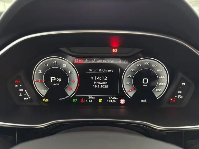 Audi Q3 view 9