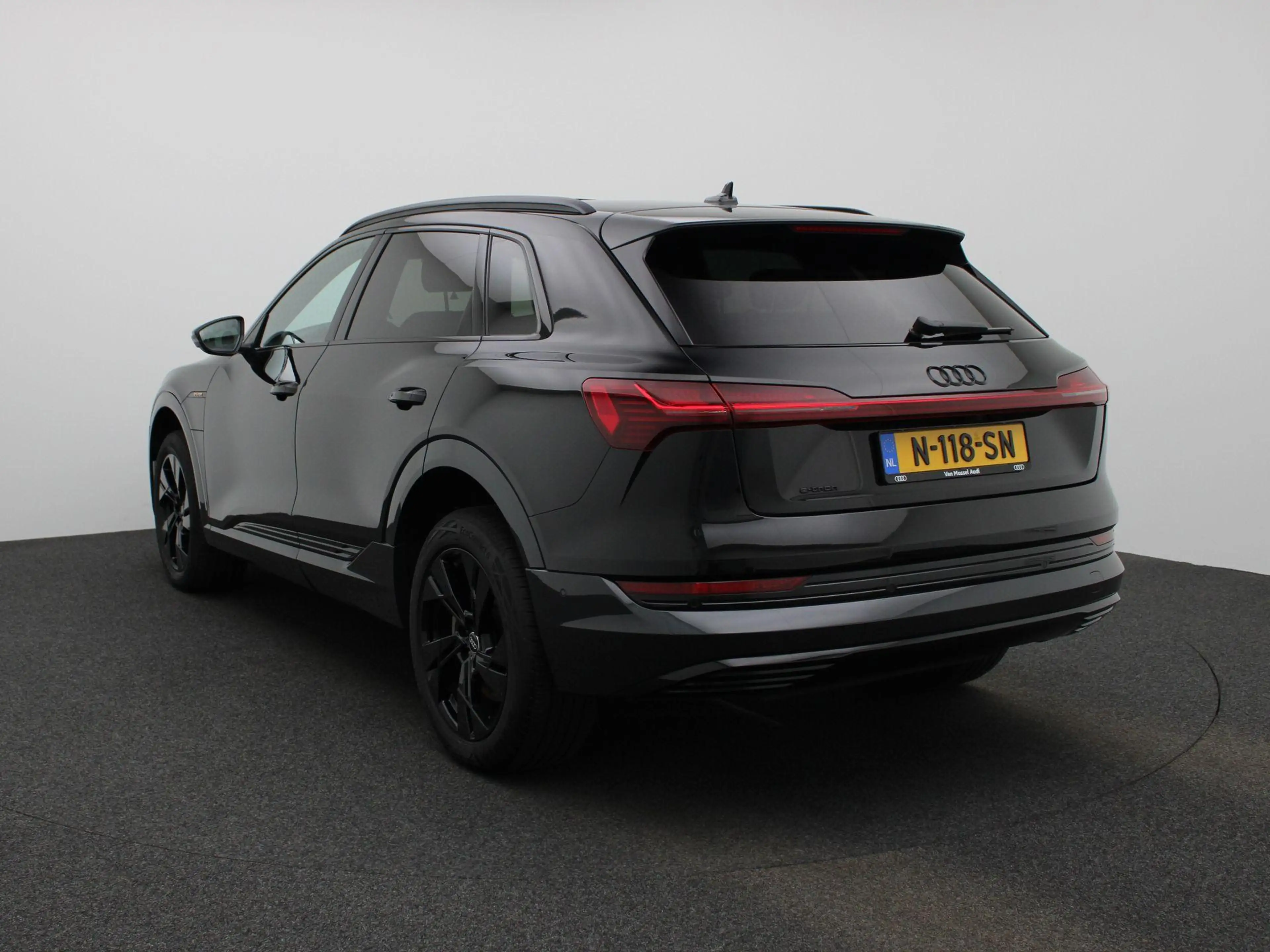 Audi e-tron 55 quattro Advanced edition Plus 95 kWh — photo 2