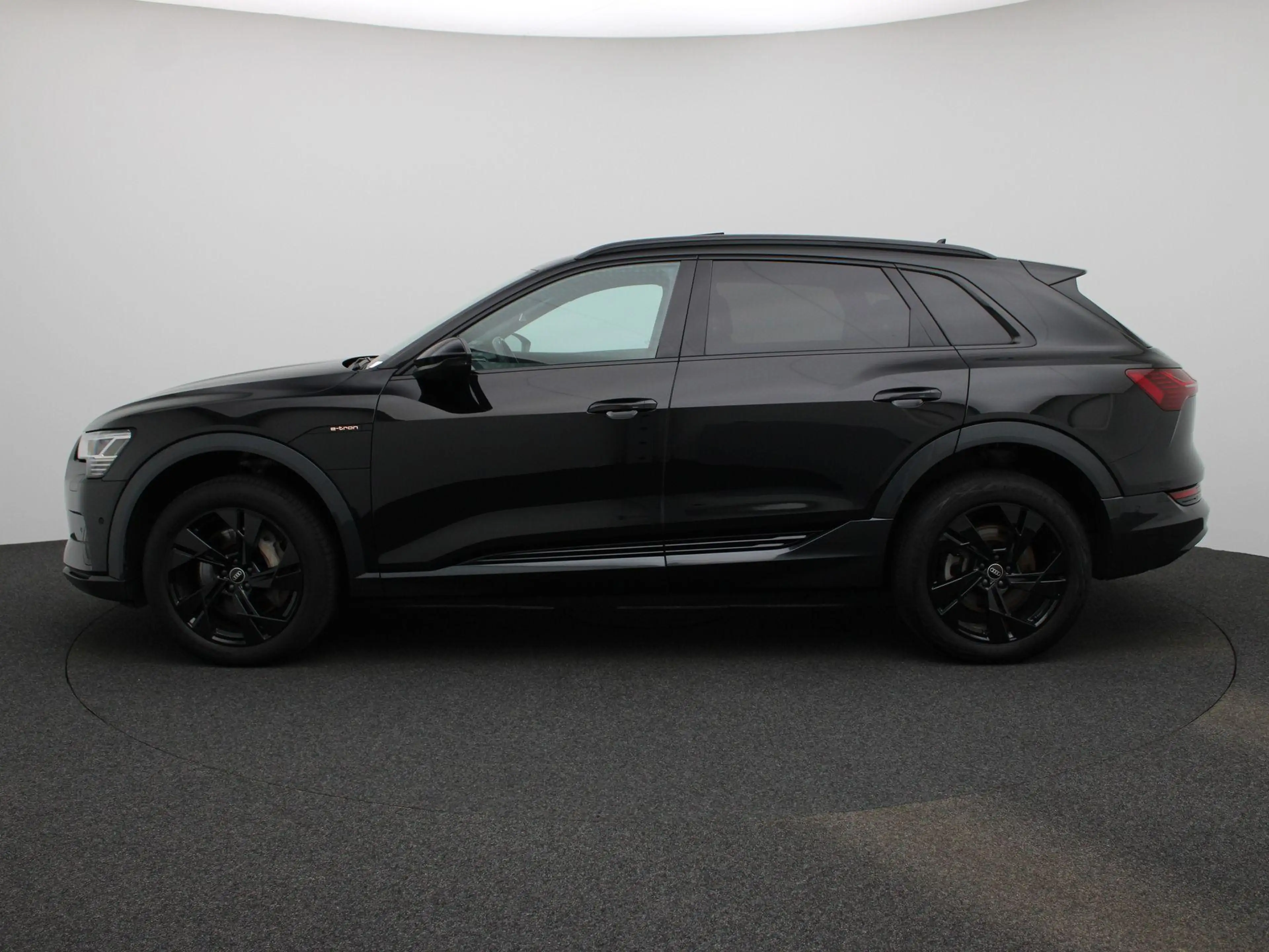 Audi e-tron 55 quattro Advanced edition Plus 95 kWh — photo 4