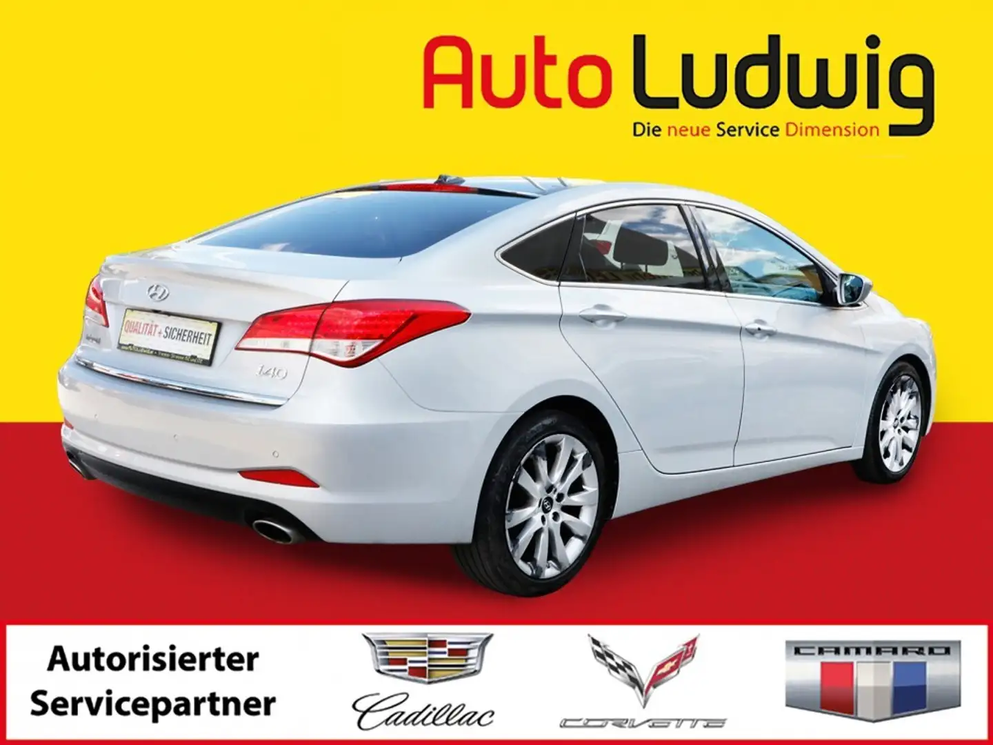 Hyundai i40 Style 1,7 CRDi Aut.*NAVI*LEDER*XENON*R-CAM**PAN... Silber - 2