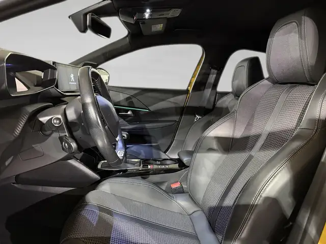 Peugeot 208 view 4