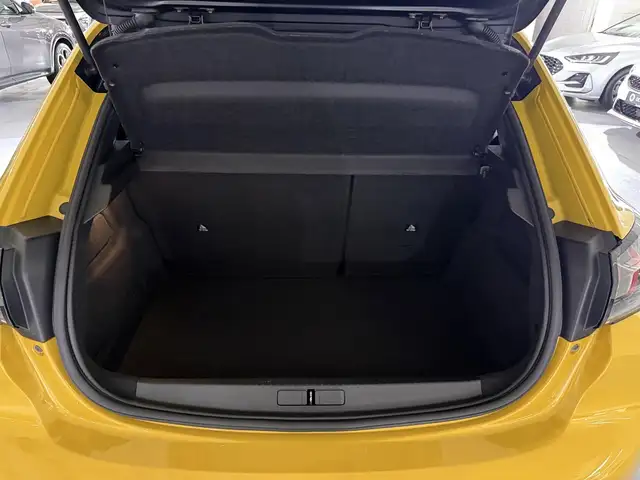 Peugeot 208 view 12