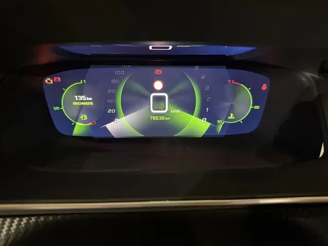 Peugeot 208 view 2