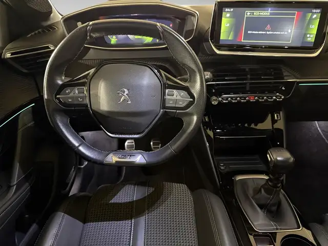 Peugeot 208 view 6