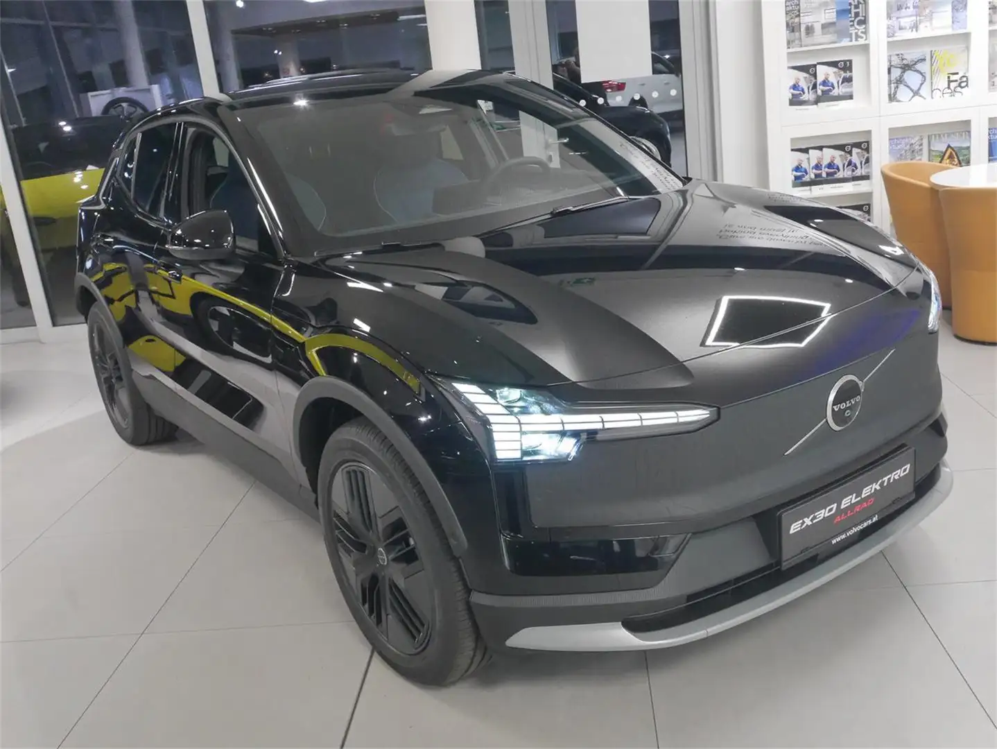 Volvo EX30 Cross Country Ultra Twin Motor Performance Schwarz - 1