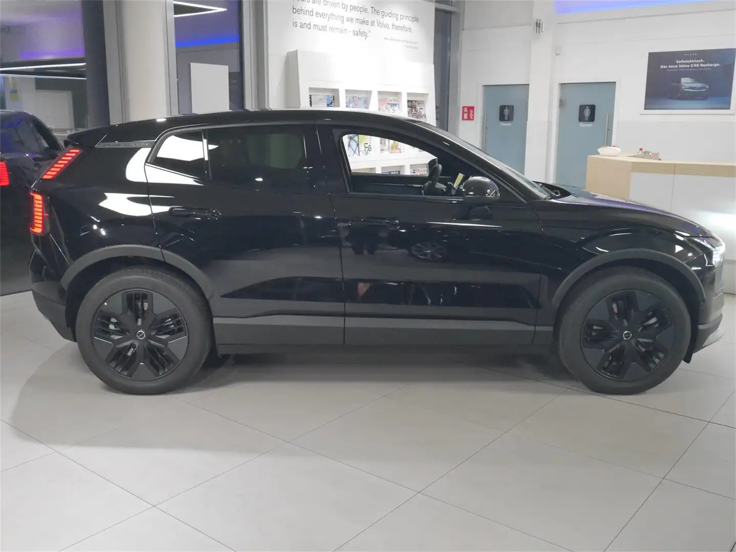 Volvo EX30 Cross Country Ultra Twin Motor Performance Schwarz - 2