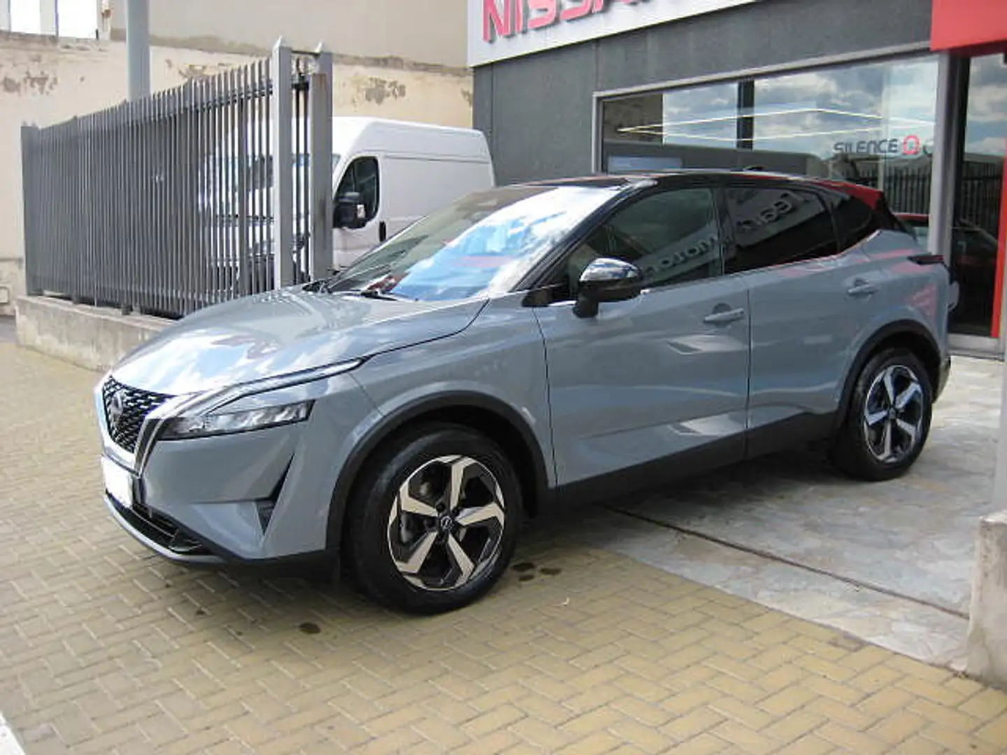 Nissan Qashqai 3ª serie MHEV 140 CV N-Connecta Grigio - 2