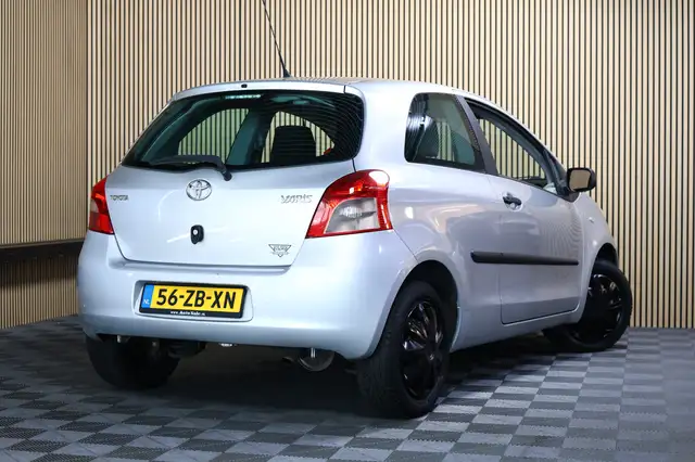 Toyota Yaris view 3