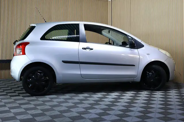 Toyota Yaris view 5