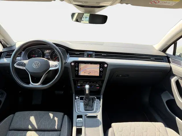 Volkswagen Passat view 9