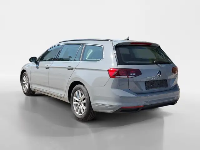 Volkswagen Passat view 4