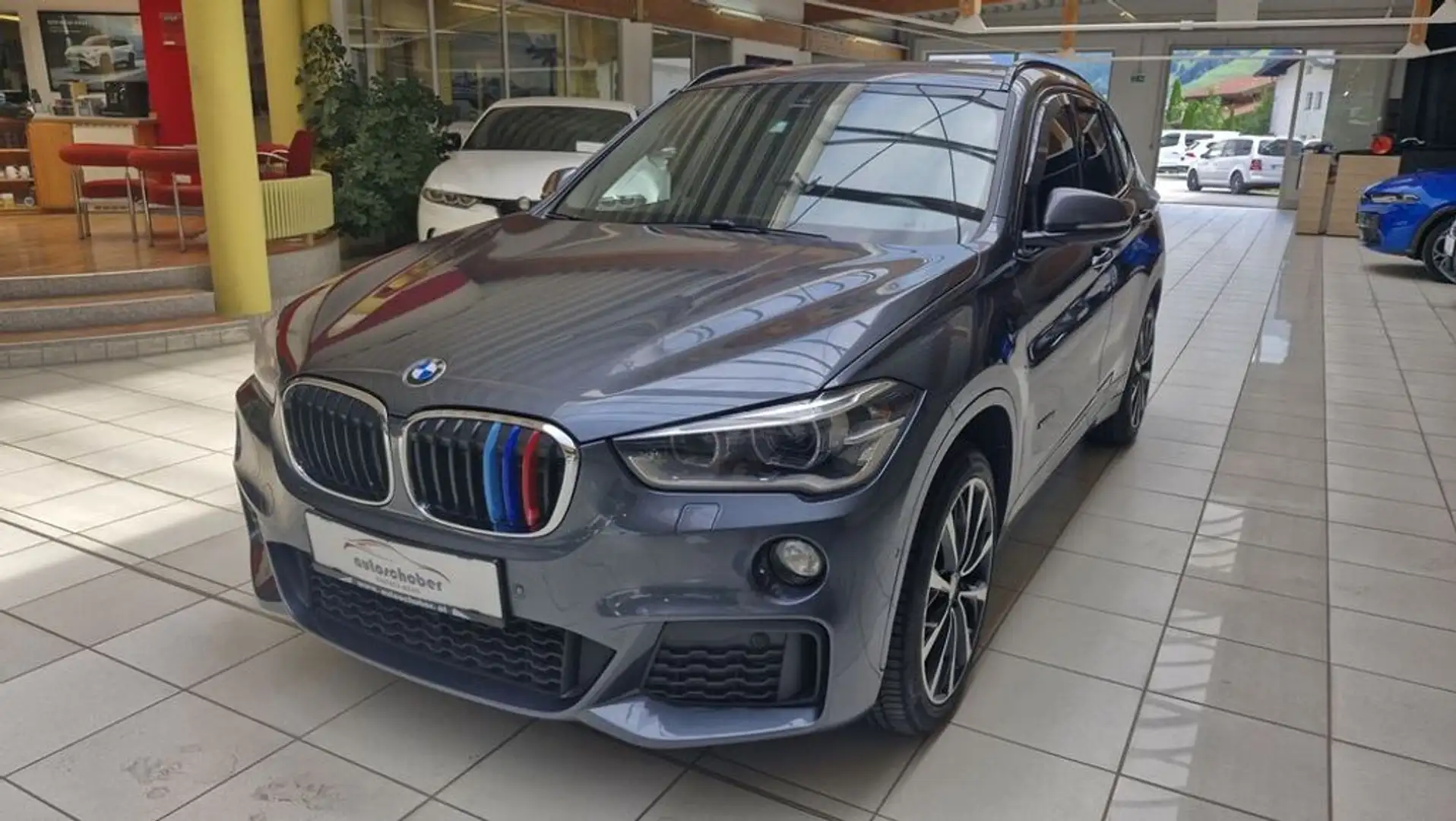 BMW X1 xDrive18d M Sport Grau - 1