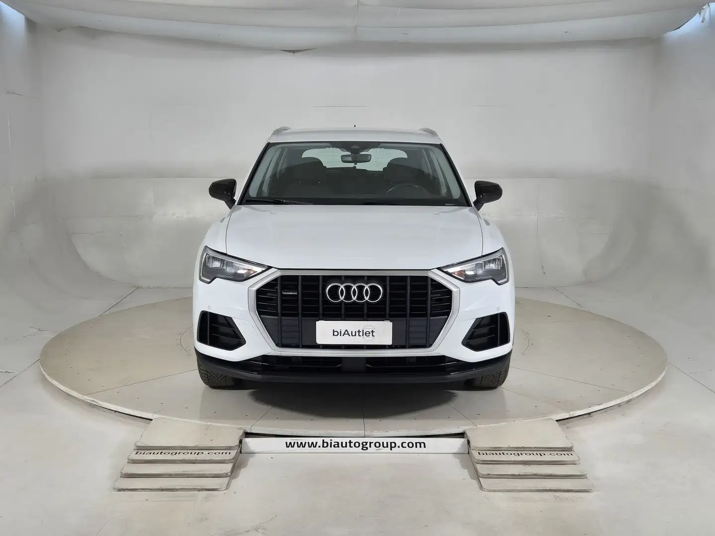 Audi Q3 II 2018 Diesel 35 2.0 tdi Business quattro s-tronic Weiß - 2