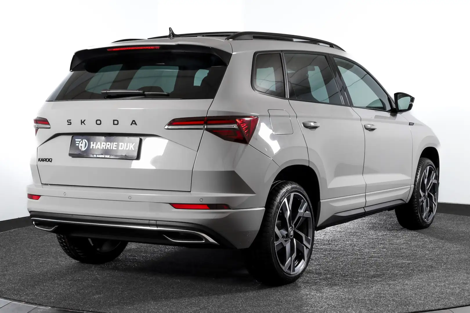 Skoda Karoq 1.5 TSI 150 PK ACT Sportline Business - Automaat | Grijs - 2
