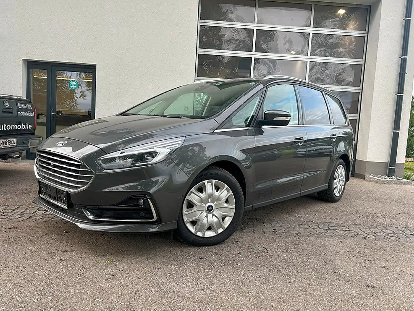 Ford Galaxy 2,0 EcoBlue SCR Titanium Aut.*NAVI*SZH*Panno* Grau - 1