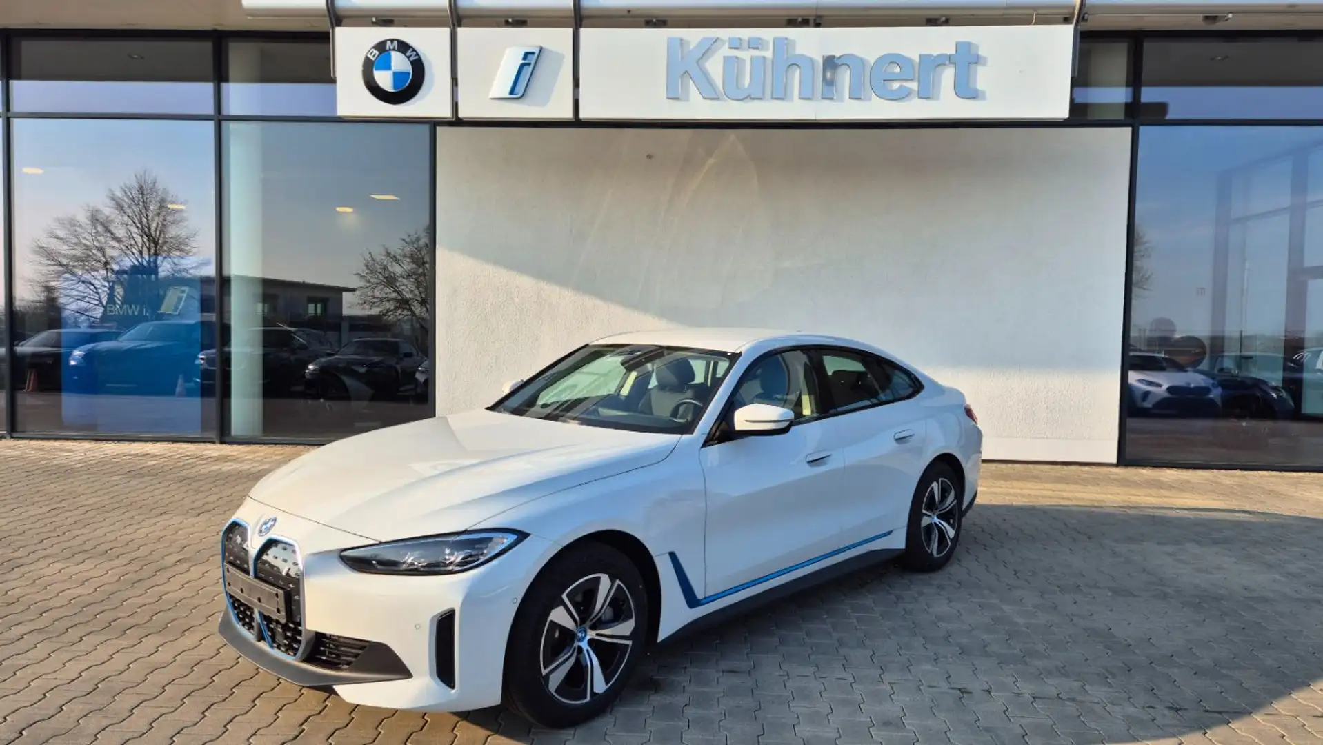 BMW i4 eDrive35 Gran Coupe ParkAss/SpurAss/H&K/Navi Weiß - 1