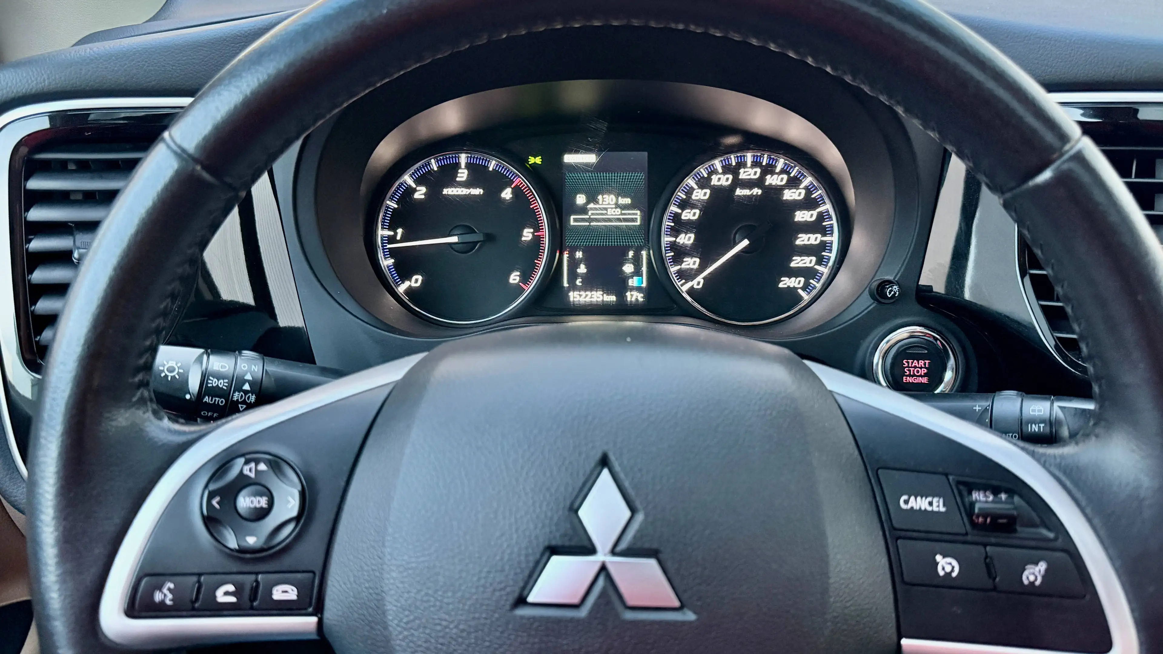 Mitsubishi Outlander 2.2 DI-D Instyle 4WD — photo 12