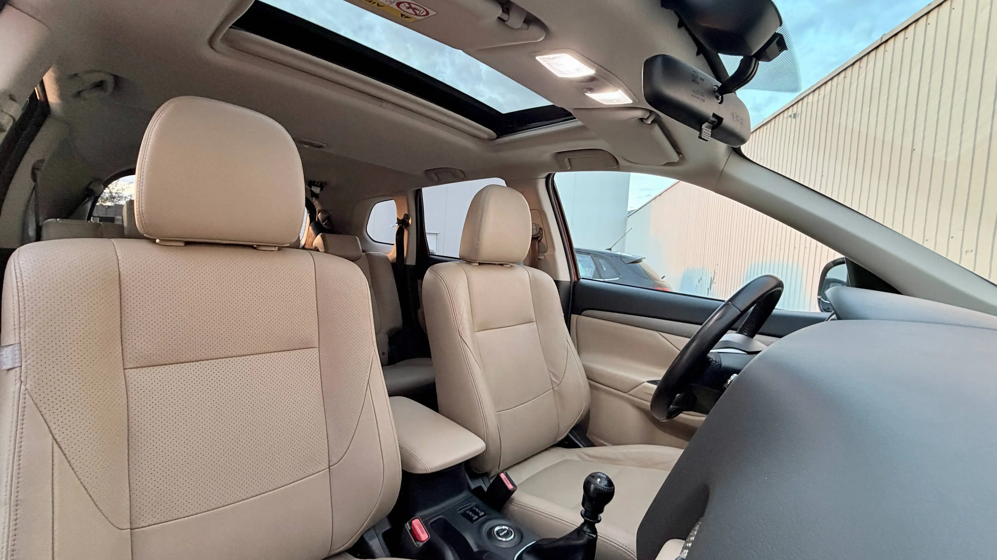 Mitsubishi Outlander 2.2 DI-D Instyle 4WD — photo 15