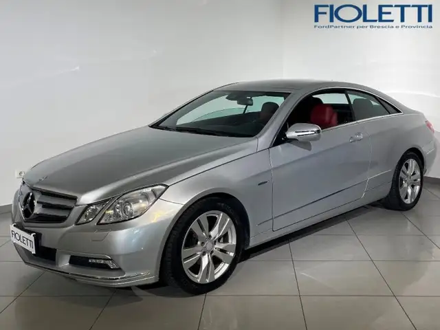 Mercedes-Benz E 250 CLASSE E COUPÉ E 250 CGI COUPÉ BLUEEFFICIENCY AVANTG.