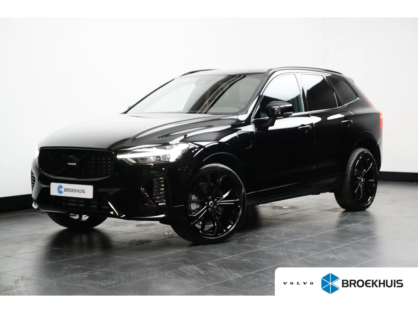 Volvo XC60 T6 AWD Plus Black Edition | Achterbank verwarmd | Zwart - 1