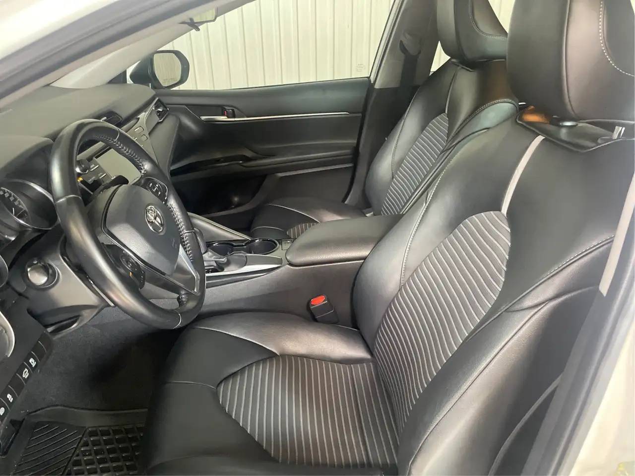 Toyota Camry снимка Toyota Camry