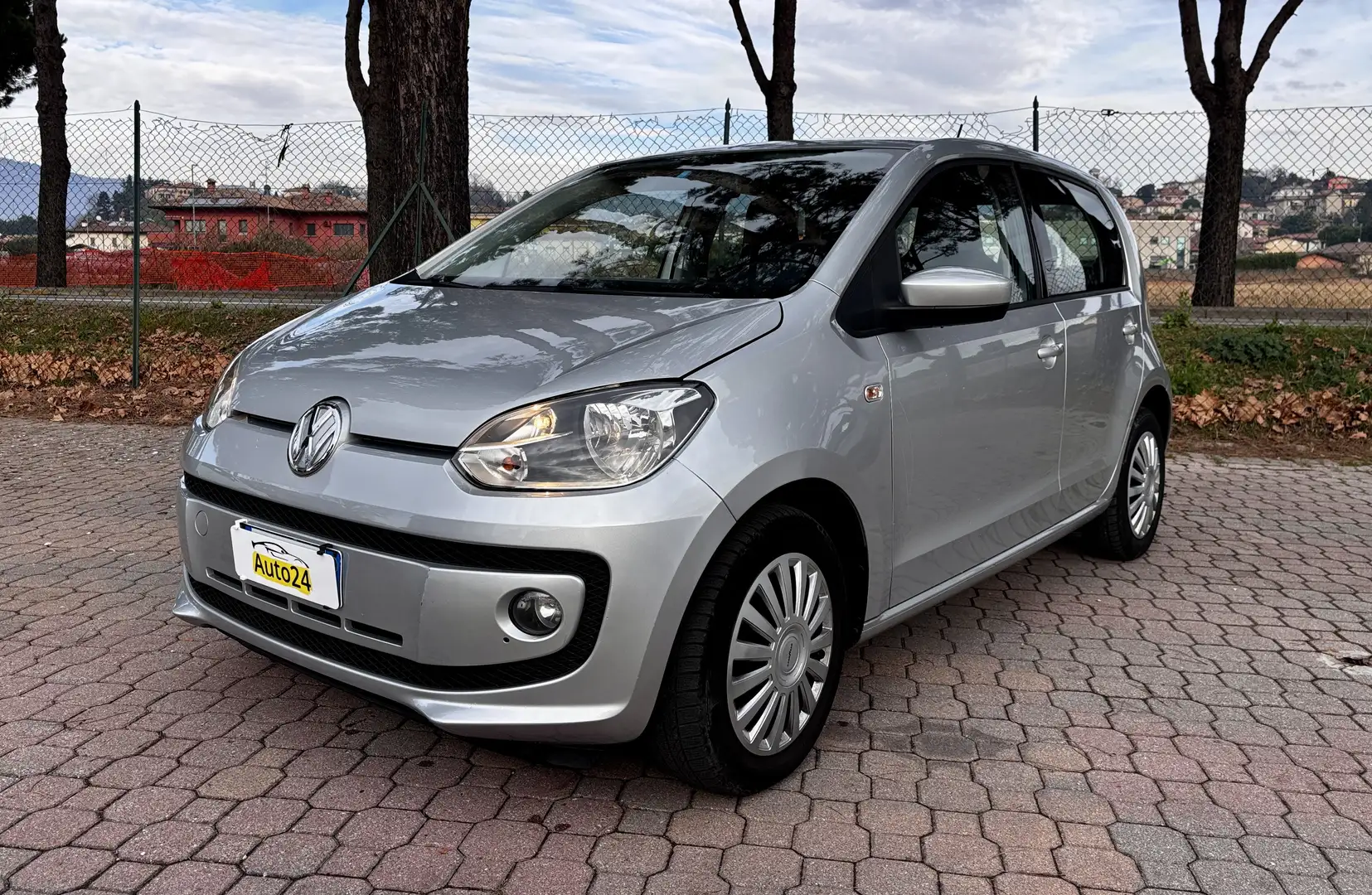 Volkswagen up! up! 5p 1.0 Move 75cv Grigio - 1