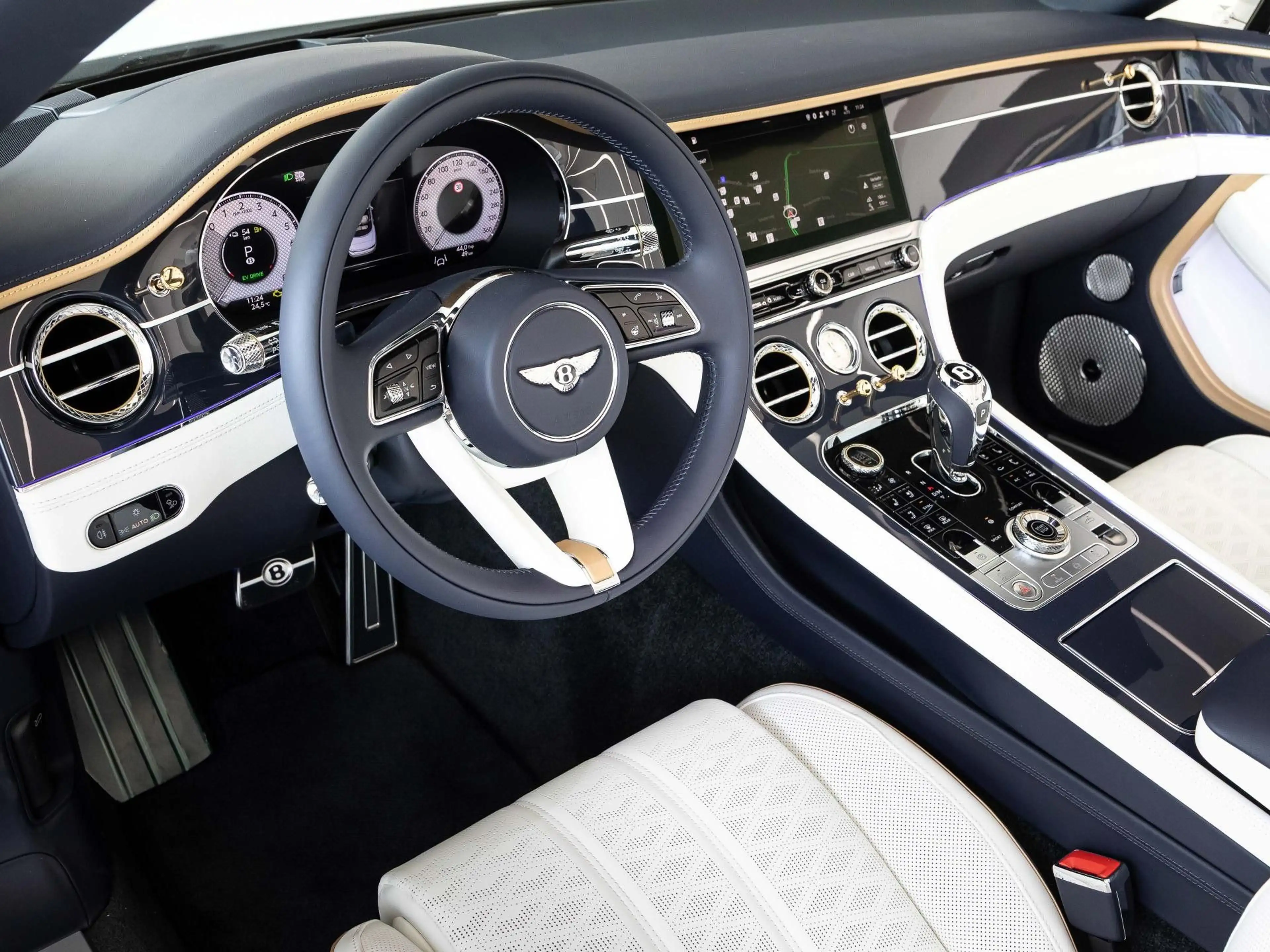 Bentley Continental GTC Mulliner (MY26) — photo 7