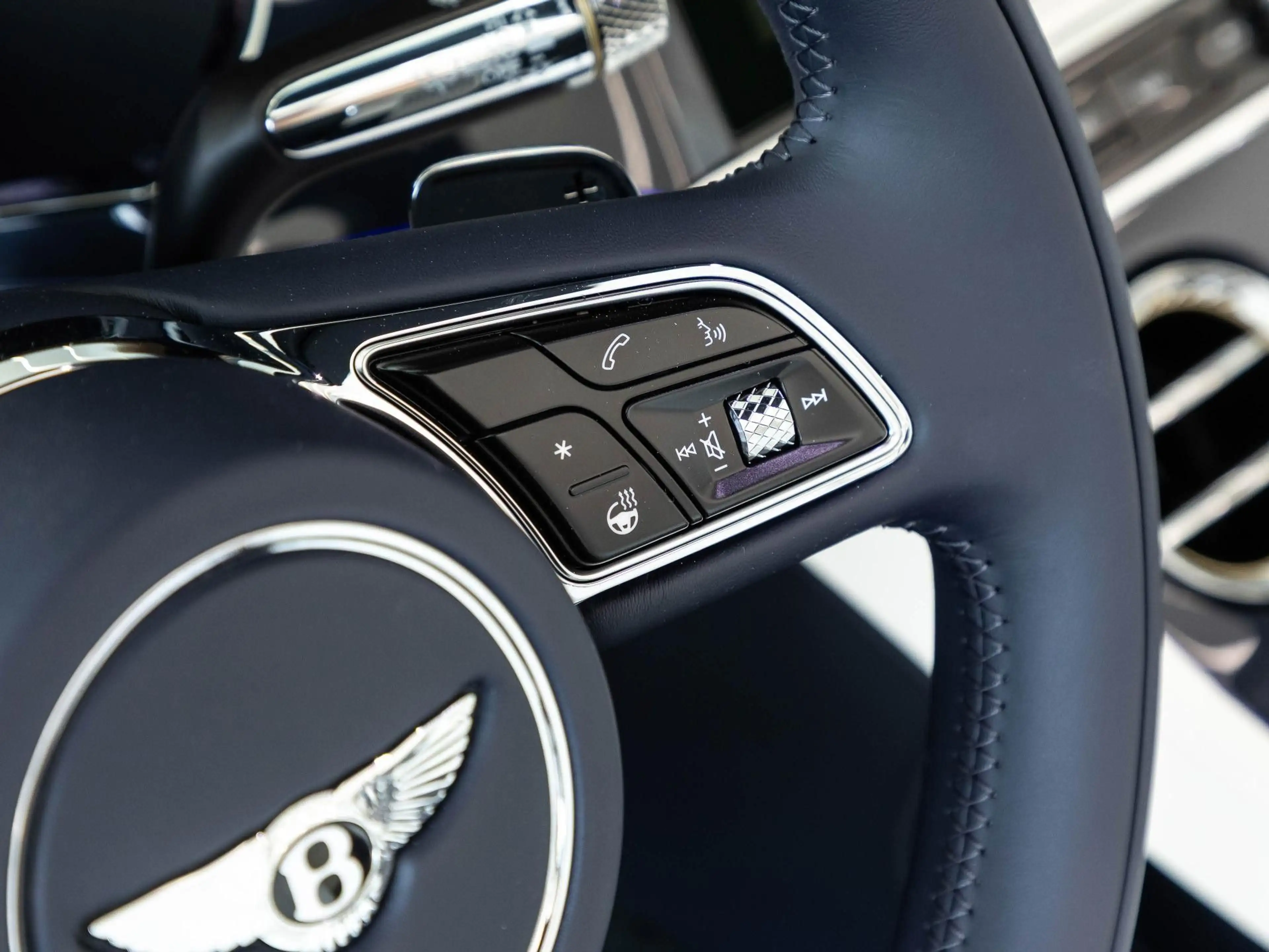 Bentley Continental GTC Mulliner (MY26) — photo 13