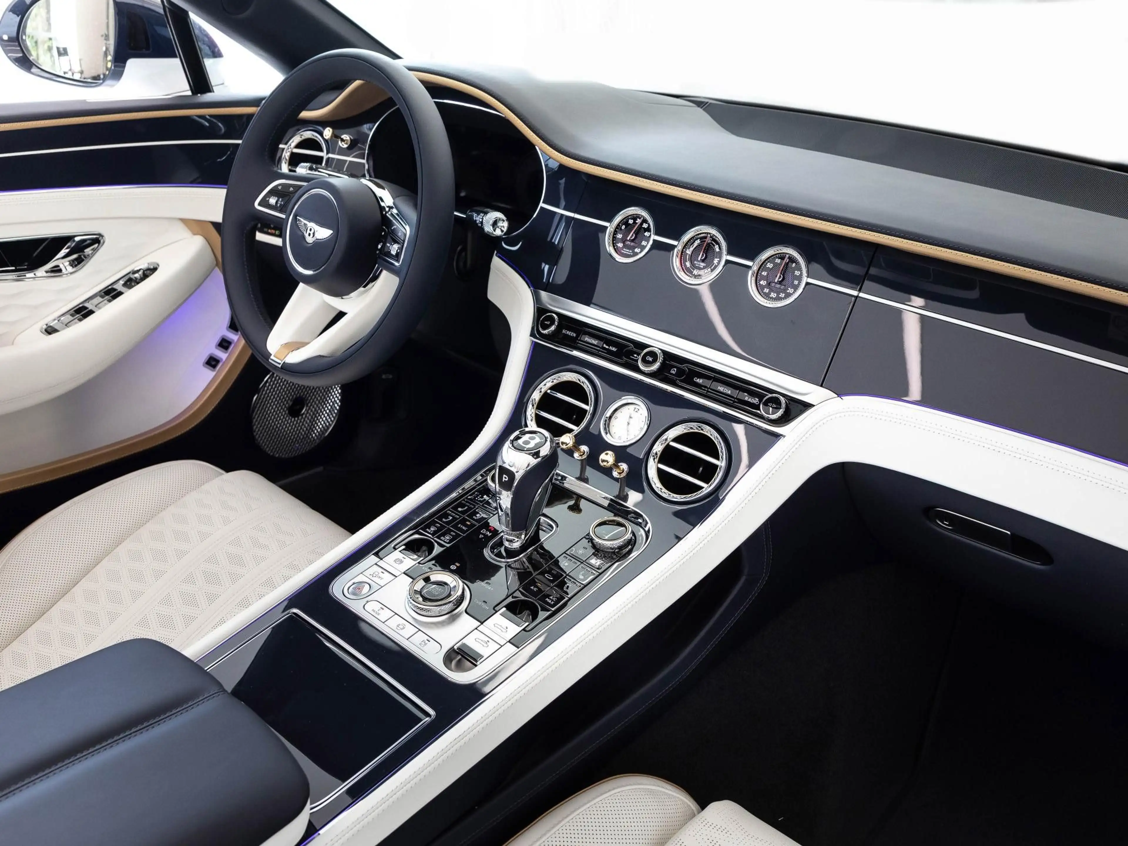 Bentley Continental GTC Mulliner (MY26) — photo 8