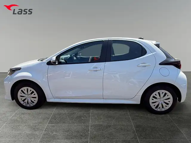 Toyota Yaris view 3