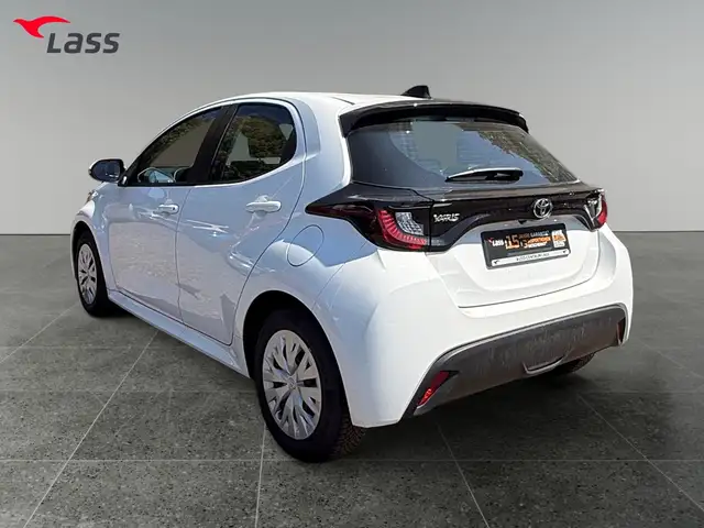 Toyota Yaris view 4