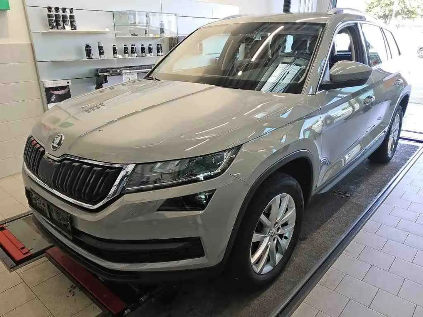 Skoda Kodiaq 2.0 TDI DSG 4x4 STYLE *LED *CARPLAY *RKAM *NAVI * Grau - 2