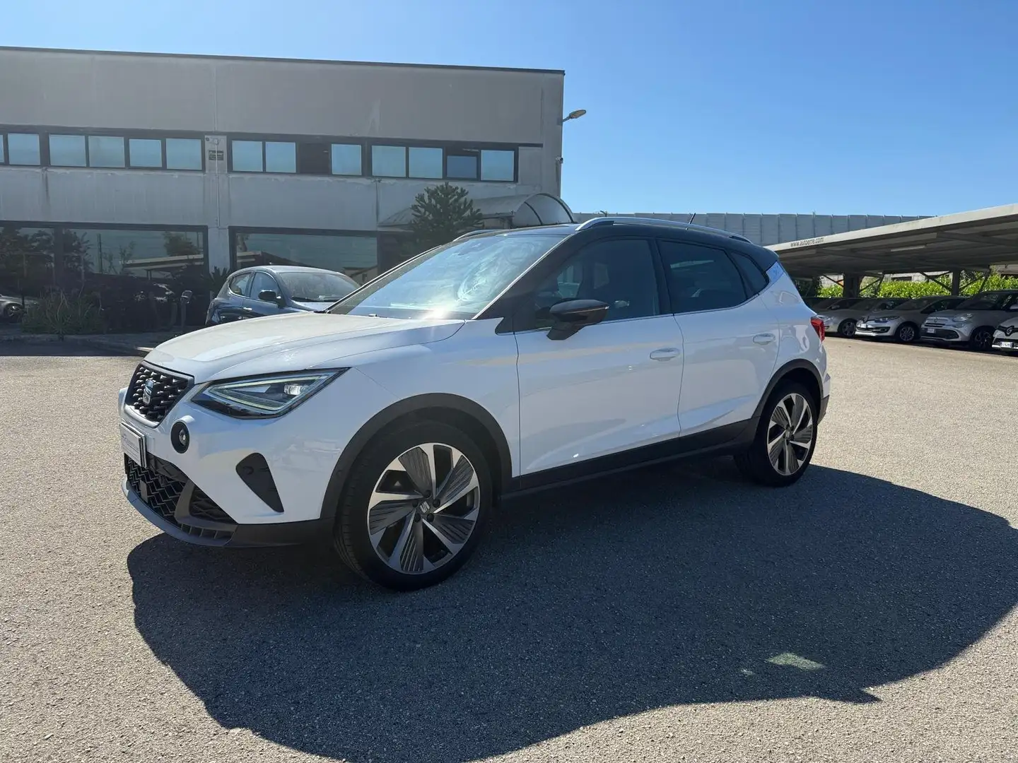 SEAT Arona Arona 2022 1.0 tgi FR 90cv Blanc - 1