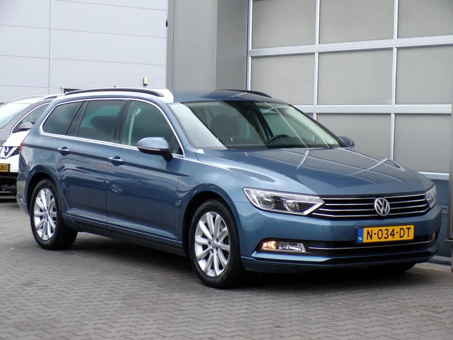Volkswagen Passat Variant 1.4 TSI ACT Connected Series Plus Blauw - 1