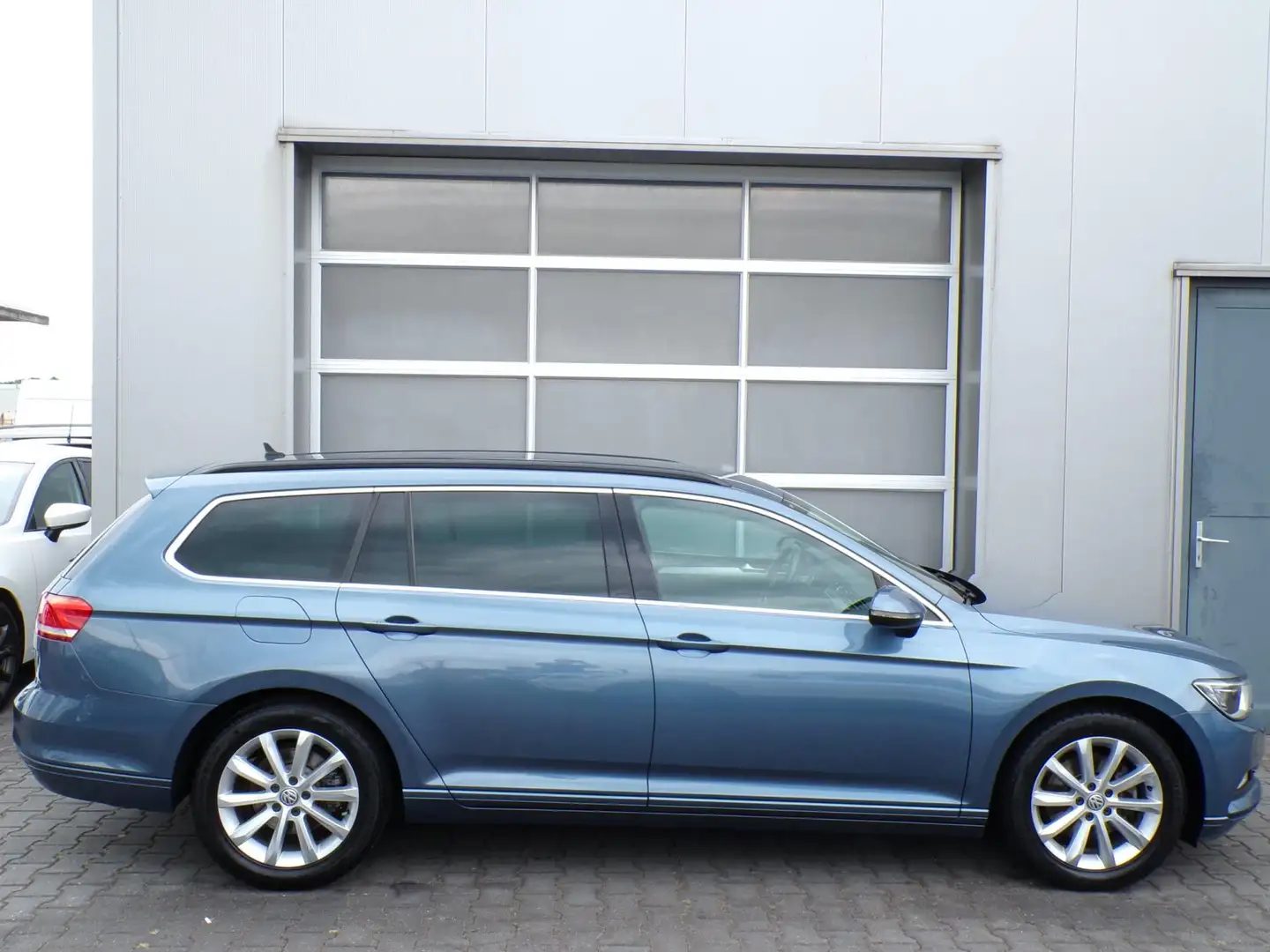 Volkswagen Passat Variant 1.4 TSI ACT Connected Series Plus Blauw - 2