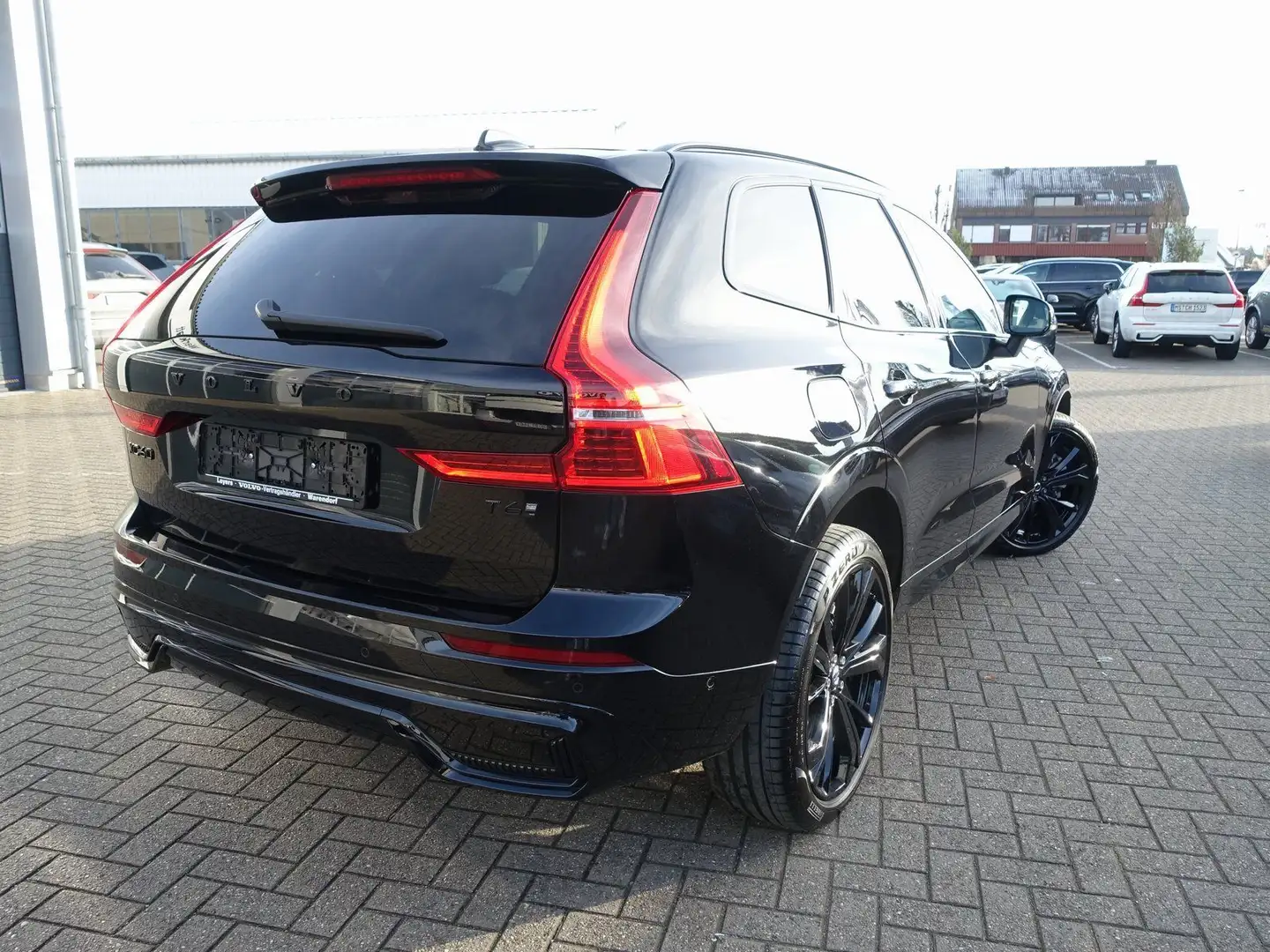 Volvo XC60 Black Edition Ultra, T6 AWD/Pano/B&W/360° Schwarz - 2