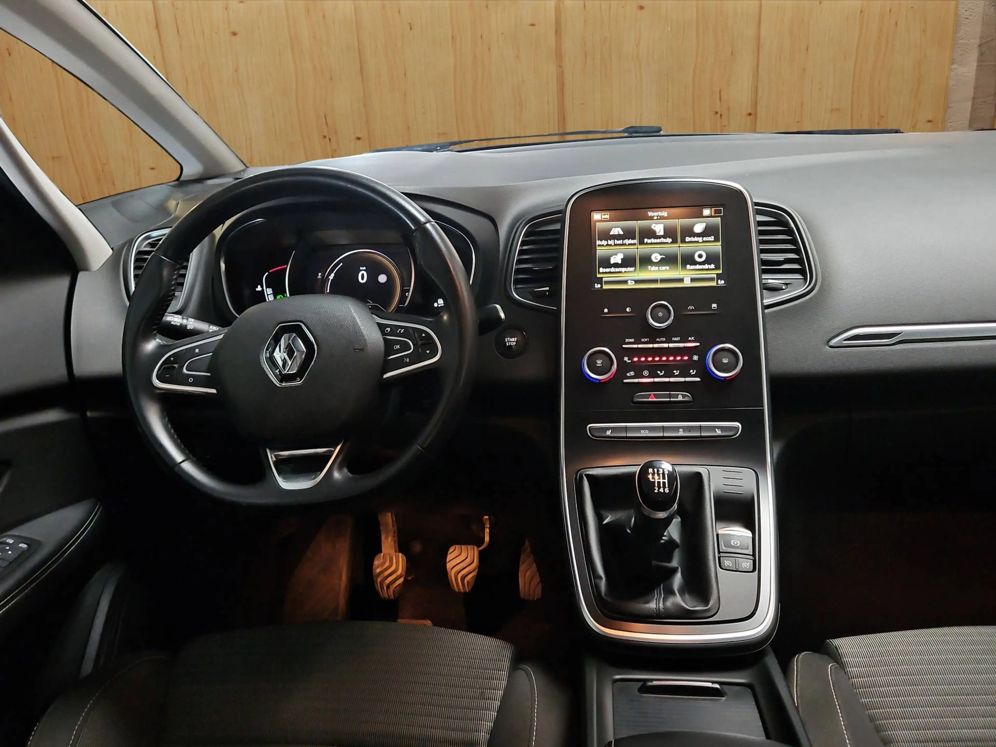 Renault Scenic Scenic 1.33 TCe Intens GPF (EU6.2) — photo 9