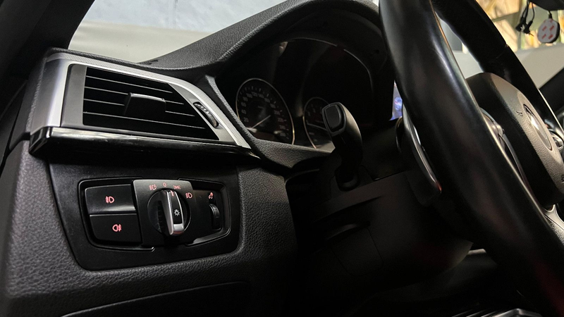 BMW 328 i 330i M-Sportpaket LCI SSD LED HUD Leder — photo 13