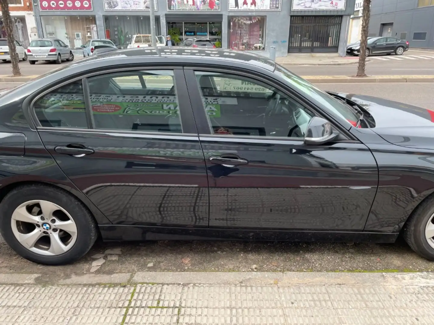 BMW 320 320d EfficientDynamics Ed. Essential Edition Negro - 2