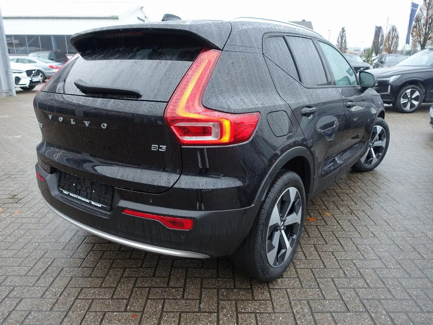 Volvo XC40 Core B3 Mild-Hybrid Winter-P/BLIS/360°KAMER Schwarz - 2
