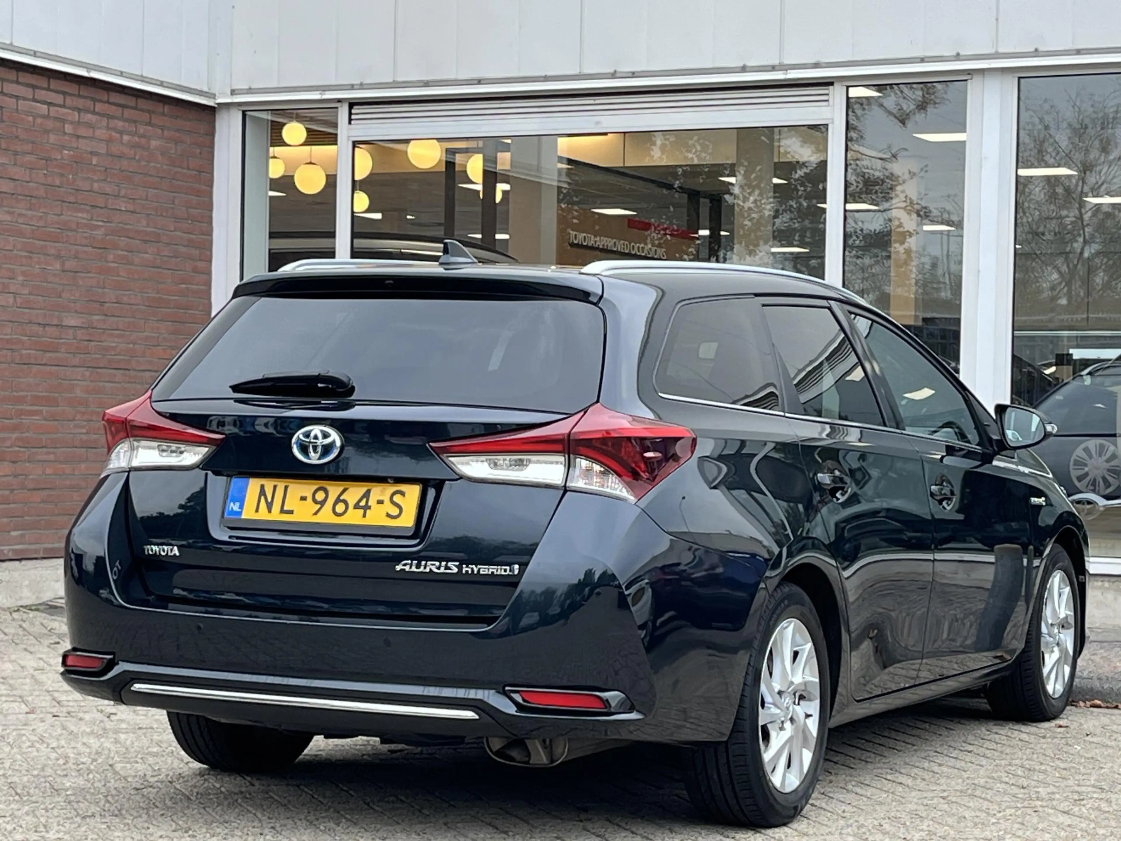 Toyota Auris Touring Sports 1.8 Hybrid Executive / Panoramadak — photo 12