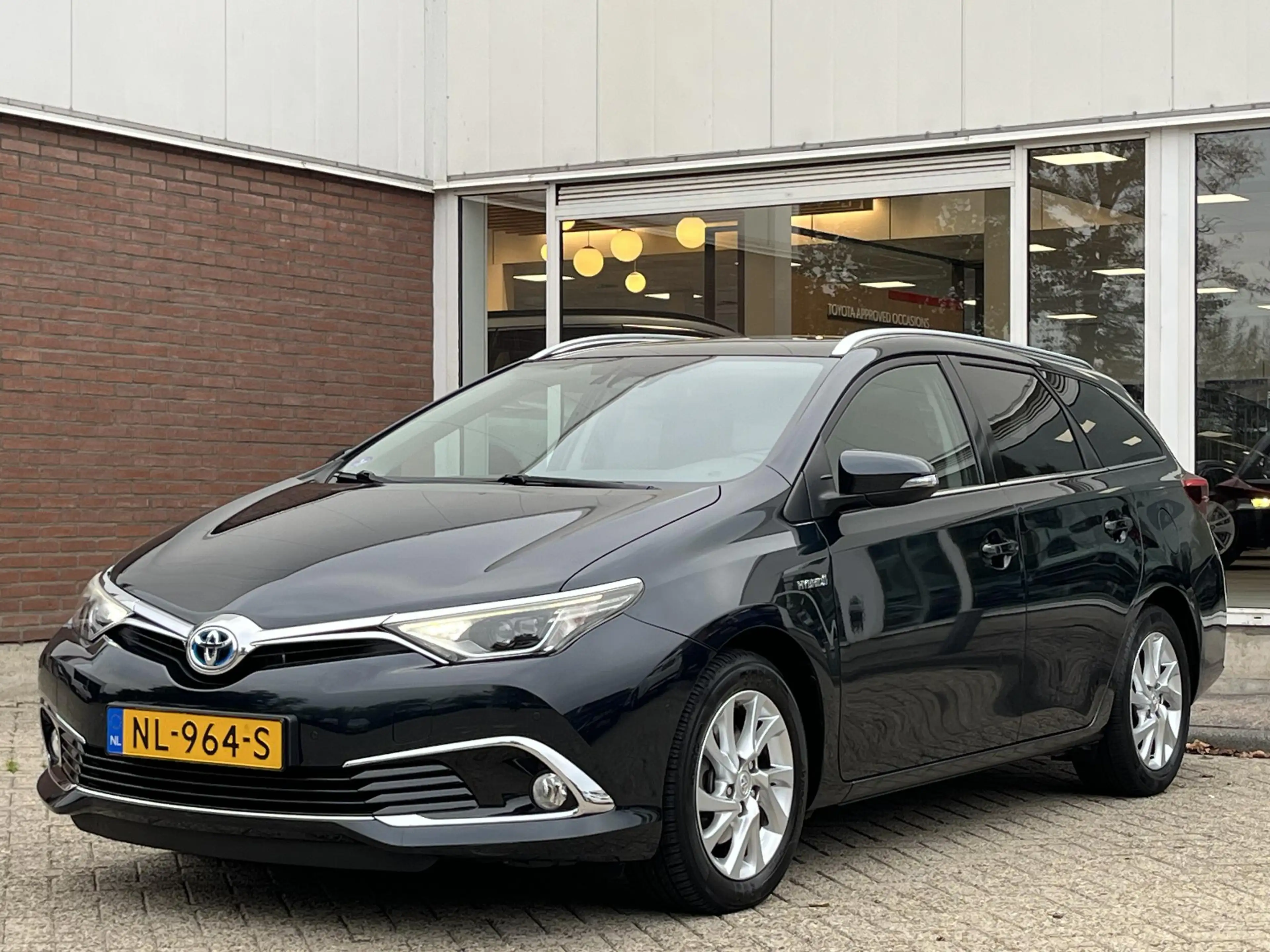 Toyota Auris Touring Sports 1.8 Hybrid Executive / Panoramadak — photo 9