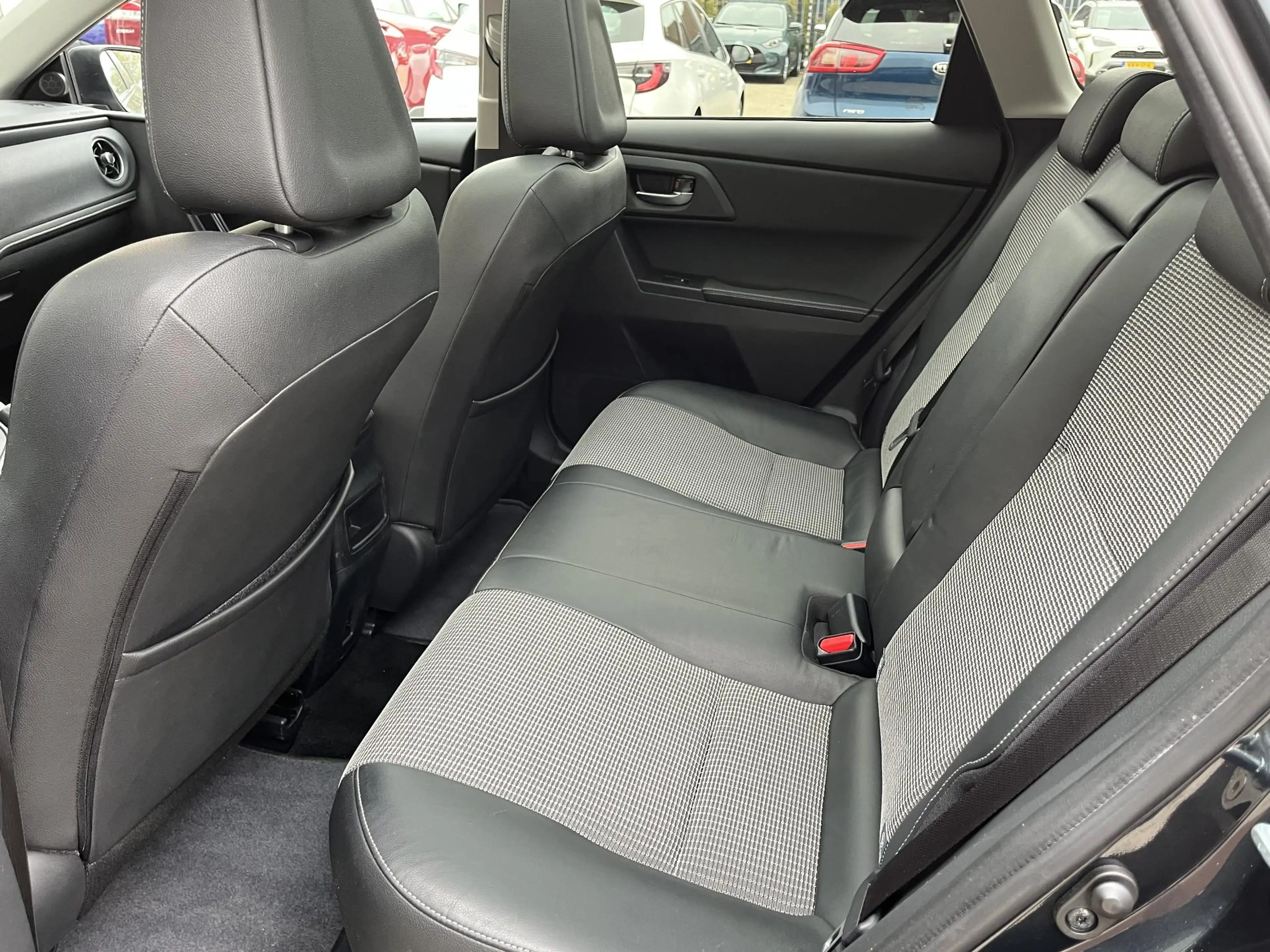 Toyota Auris Touring Sports 1.8 Hybrid Executive / Panoramadak — photo 15