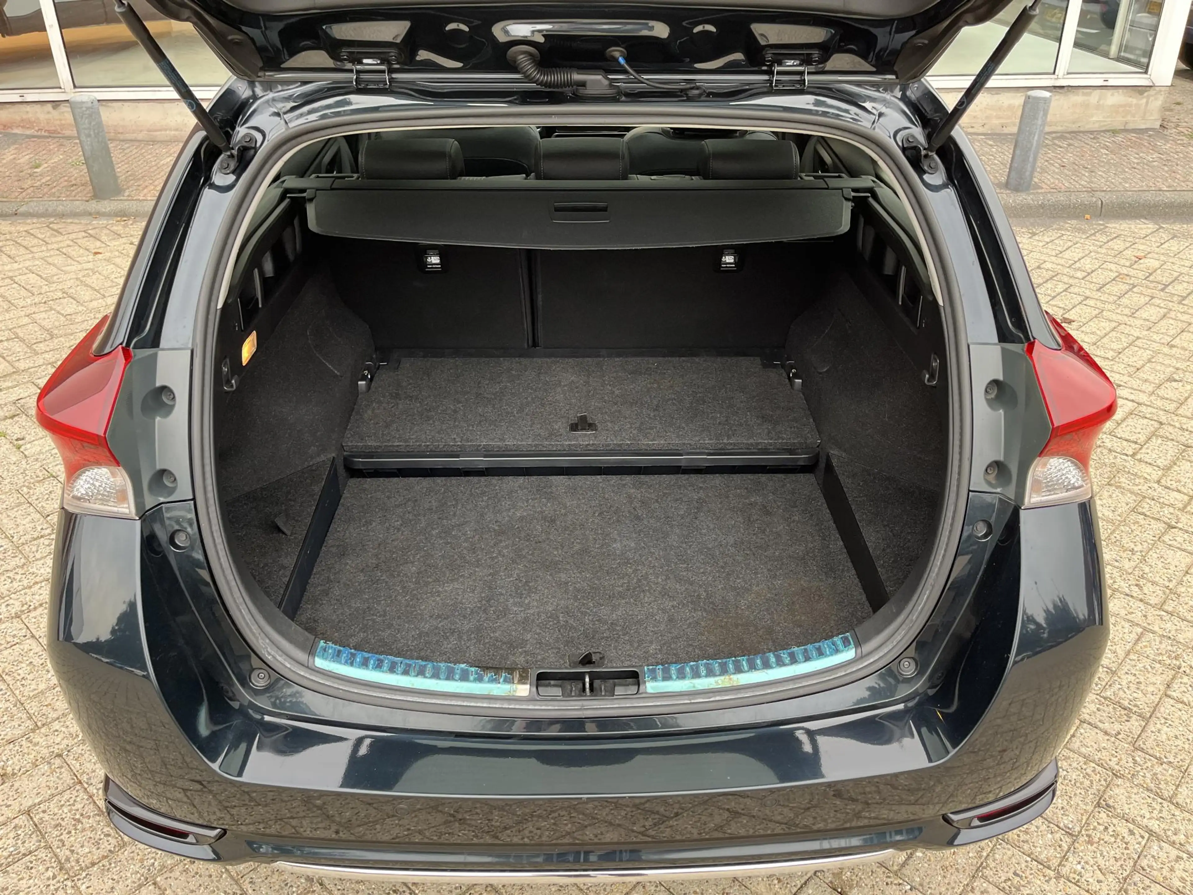 Toyota Auris Touring Sports 1.8 Hybrid Executive / Panoramadak — photo 14