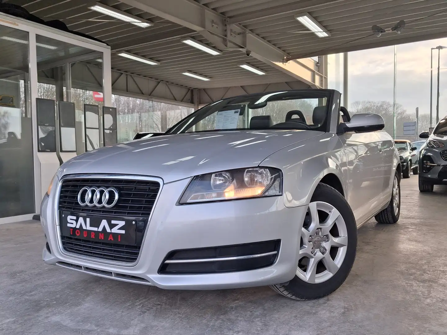 Audi A3 A3 Cabriolet 1.6 TDi Ambition Start/Stop DPF Zilver - 2