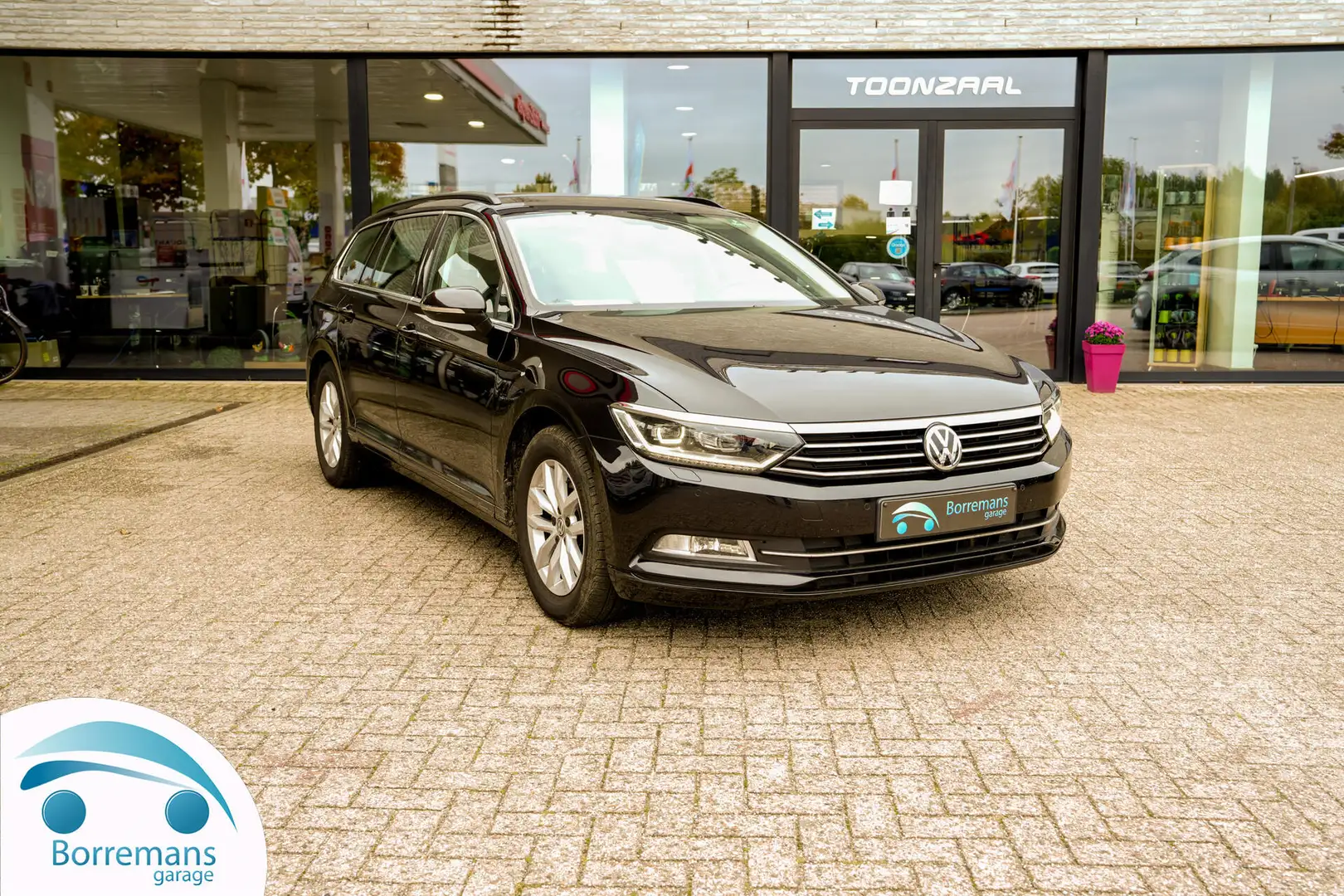 Volkswagen Passat 1.5 TSI Comfortline +Trekhaak ... Navi/Front As... Schwarz - 1