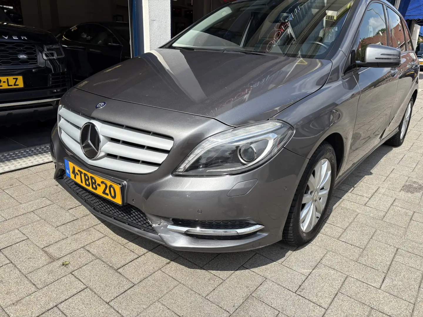 Mercedes-Benz B 180 Ambition ZIE TEKST/ NAVI/AIRCO/CRUISE Grijs - 2