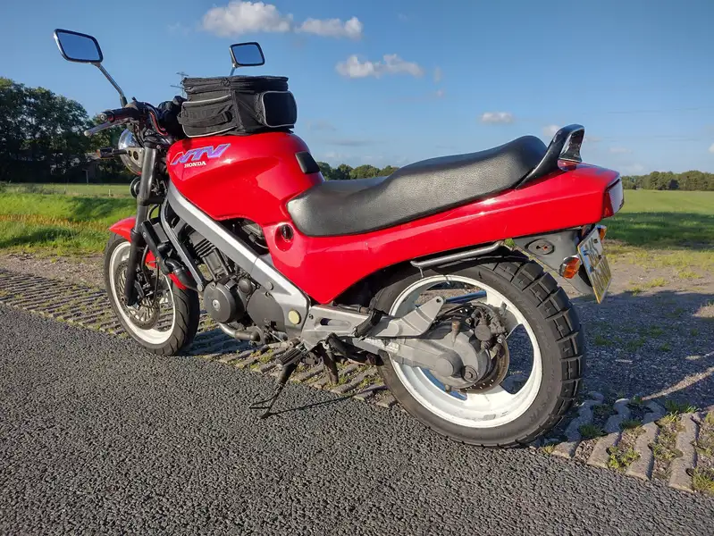 Honda NTV 650 Revere - foto 8