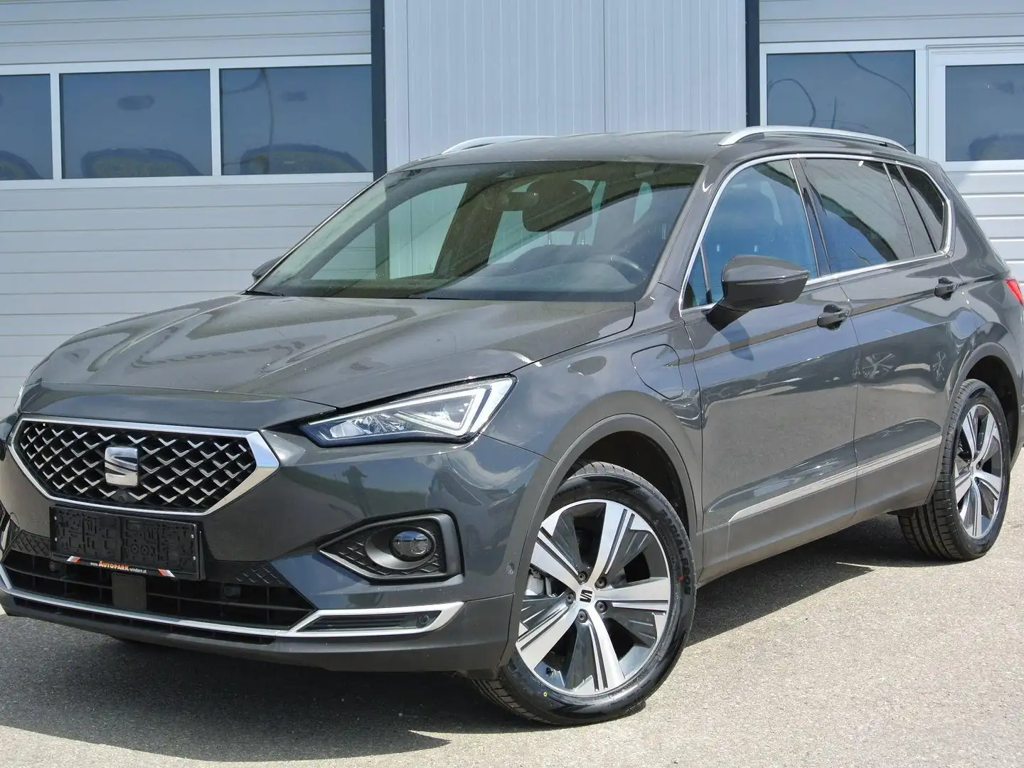 SEAT Tarraco 1.4 e-Hybrid Xperience DSG * AHK * LED * KAMERA Grau - 1