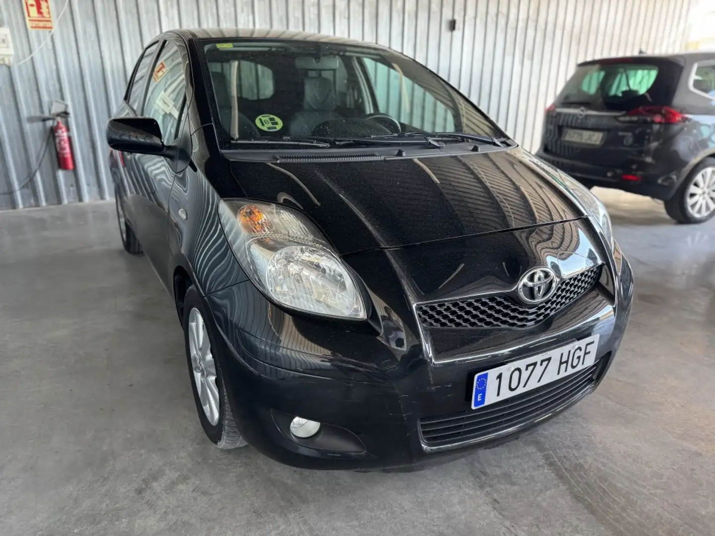 Toyota Yaris 1.4D-4D Connect Negro - 1